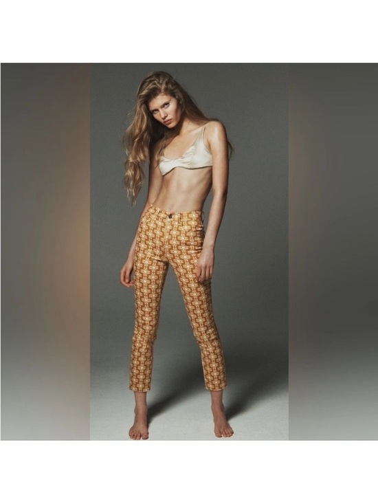 Zara Denim - Zara The Dreed Abstract Floral
Cropped Flare Jean size 4